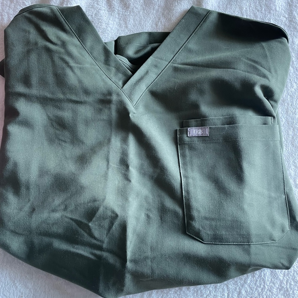 Figs XXL scrub top (dark olive I believe) lightly worn